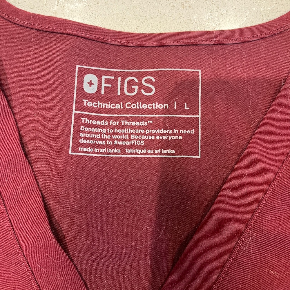 Figs L Catarina scrub top in burgundy